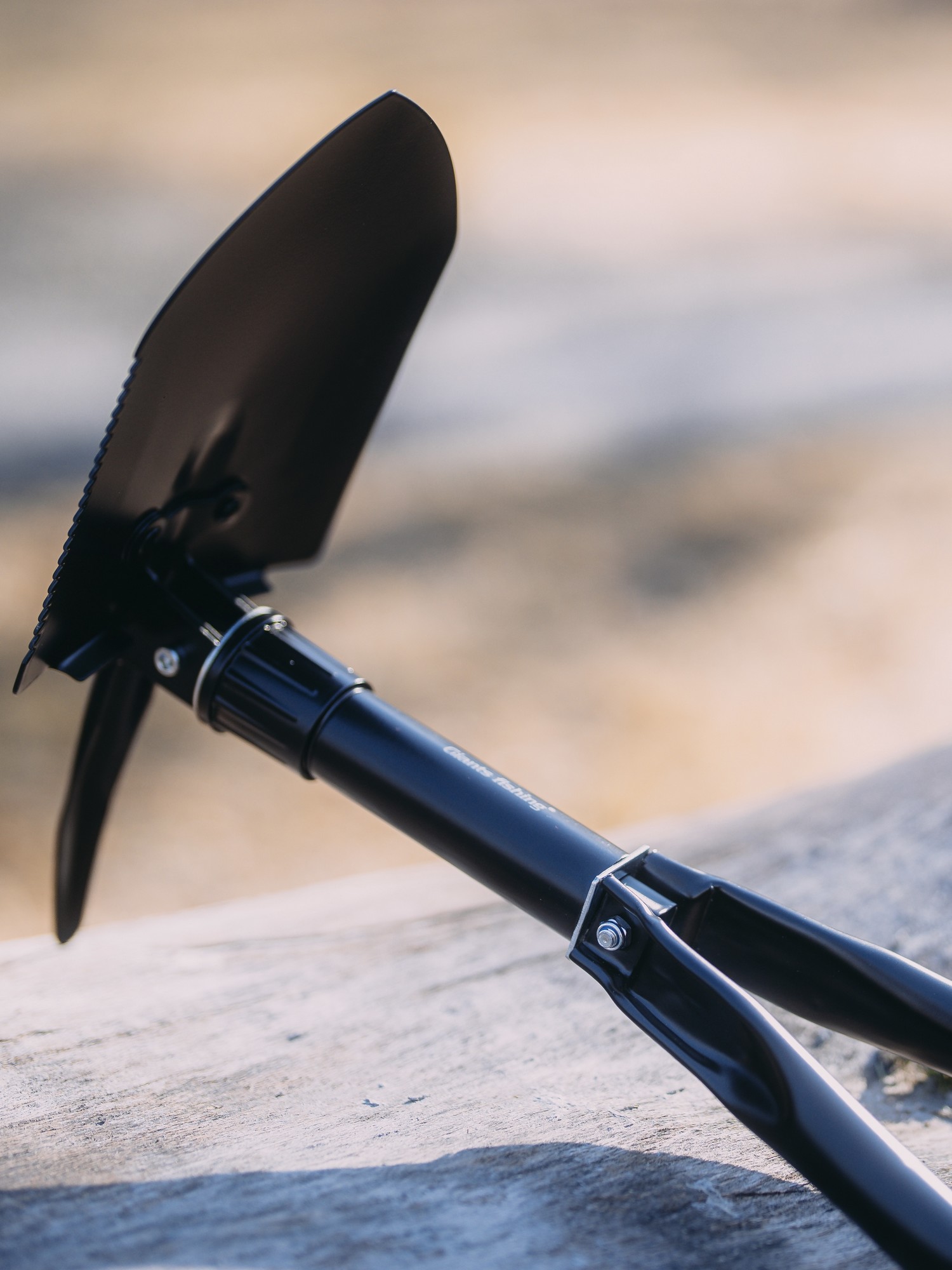 Giants fishing Skládací lopatka Camping Shovel