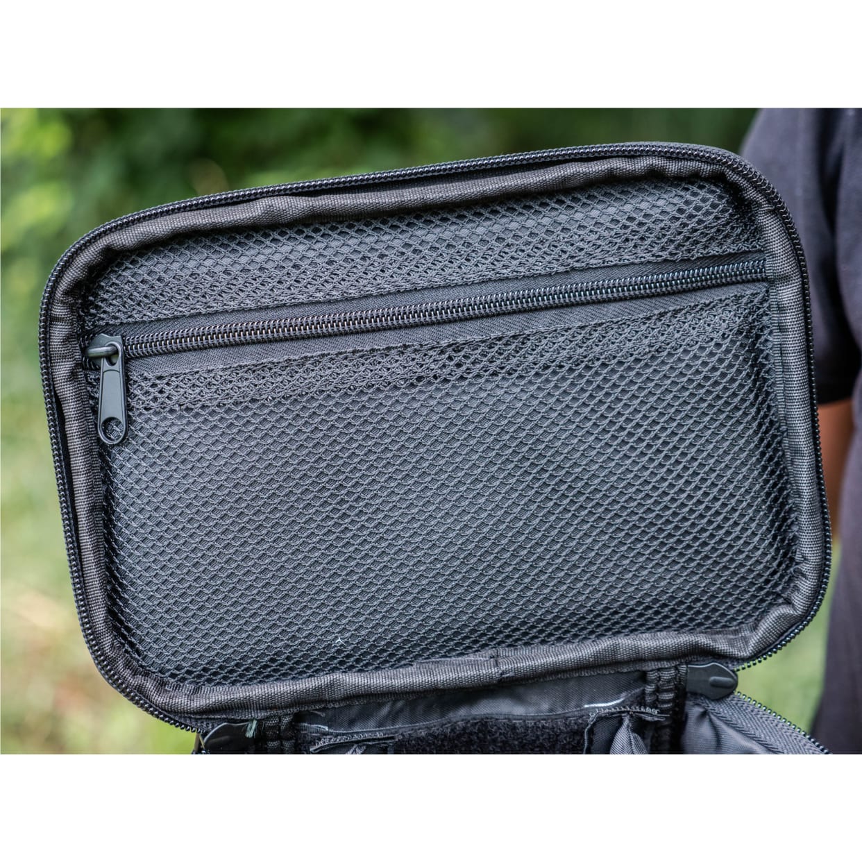 Leeda Pouzdro na doplňky Rogue Medium Accesory Bag