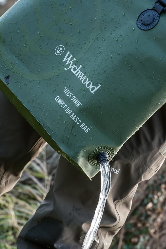 Wychwood Taška na ryby Quick Drain Bass Bag