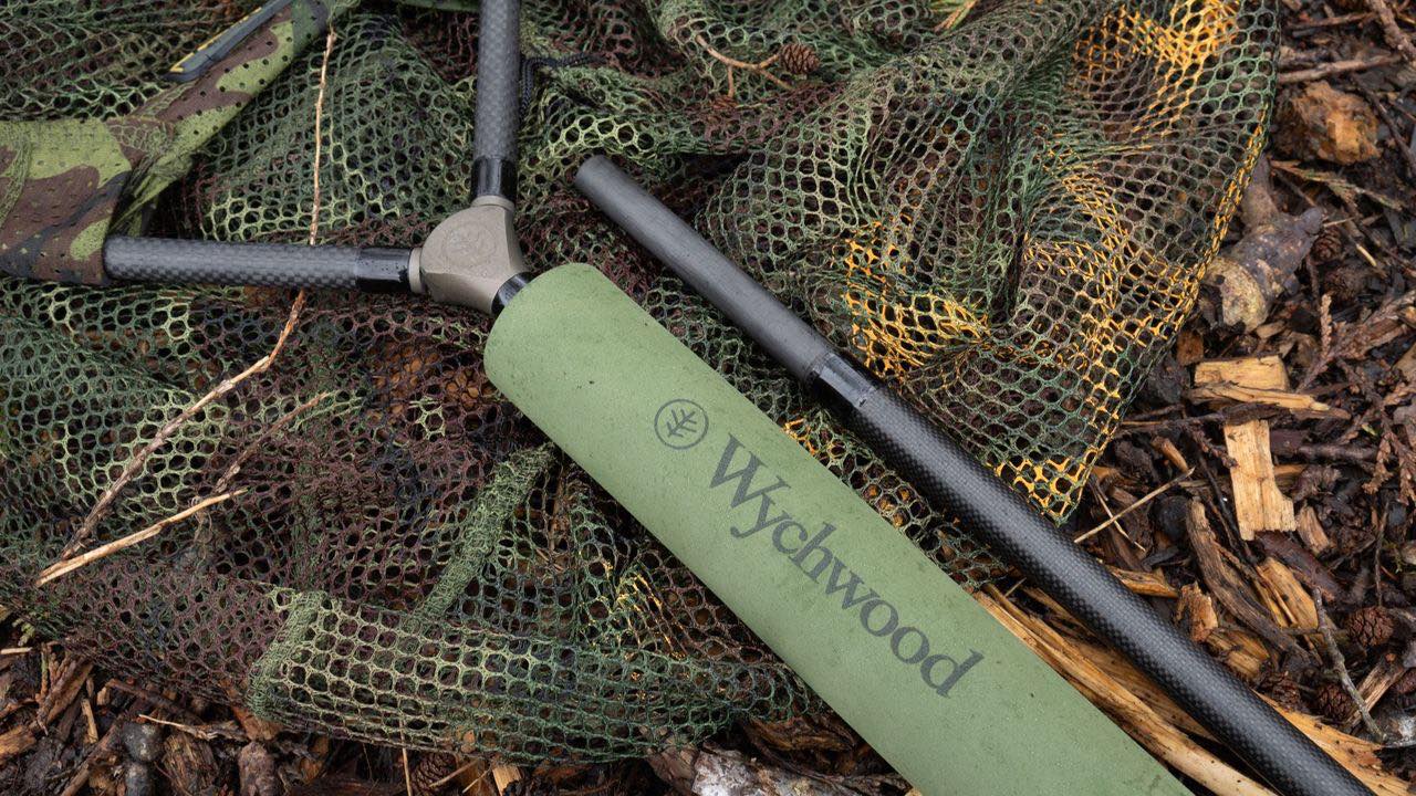 Wychwood Kaprový podběrák Epic Tactical 42“ Landing Net and 6ft/180cm 2pc Handle with Net Float