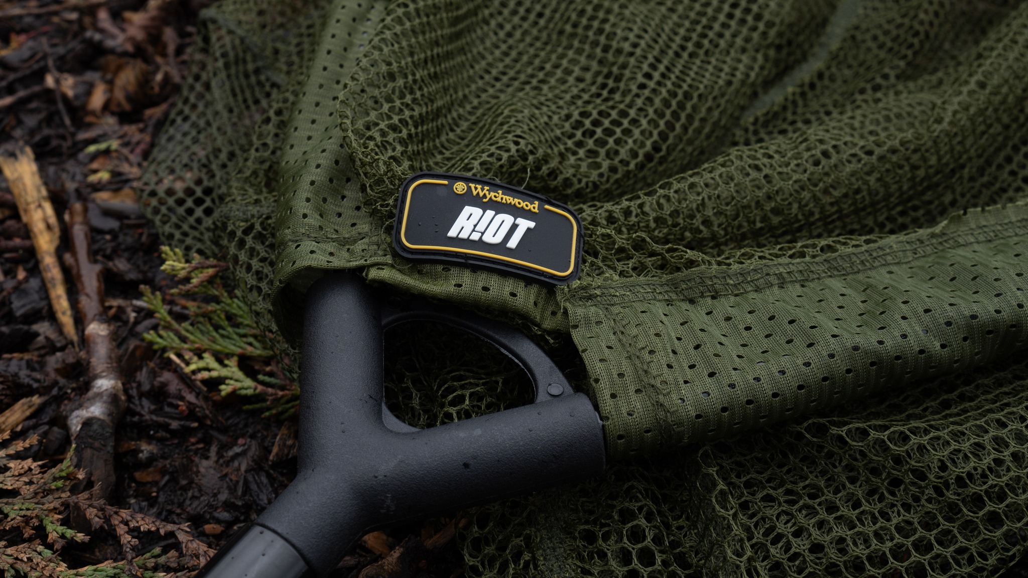 Wychwood kaprový podběrák Riot 42“ 6ft/180cm Landing Net 2 Piece Handle