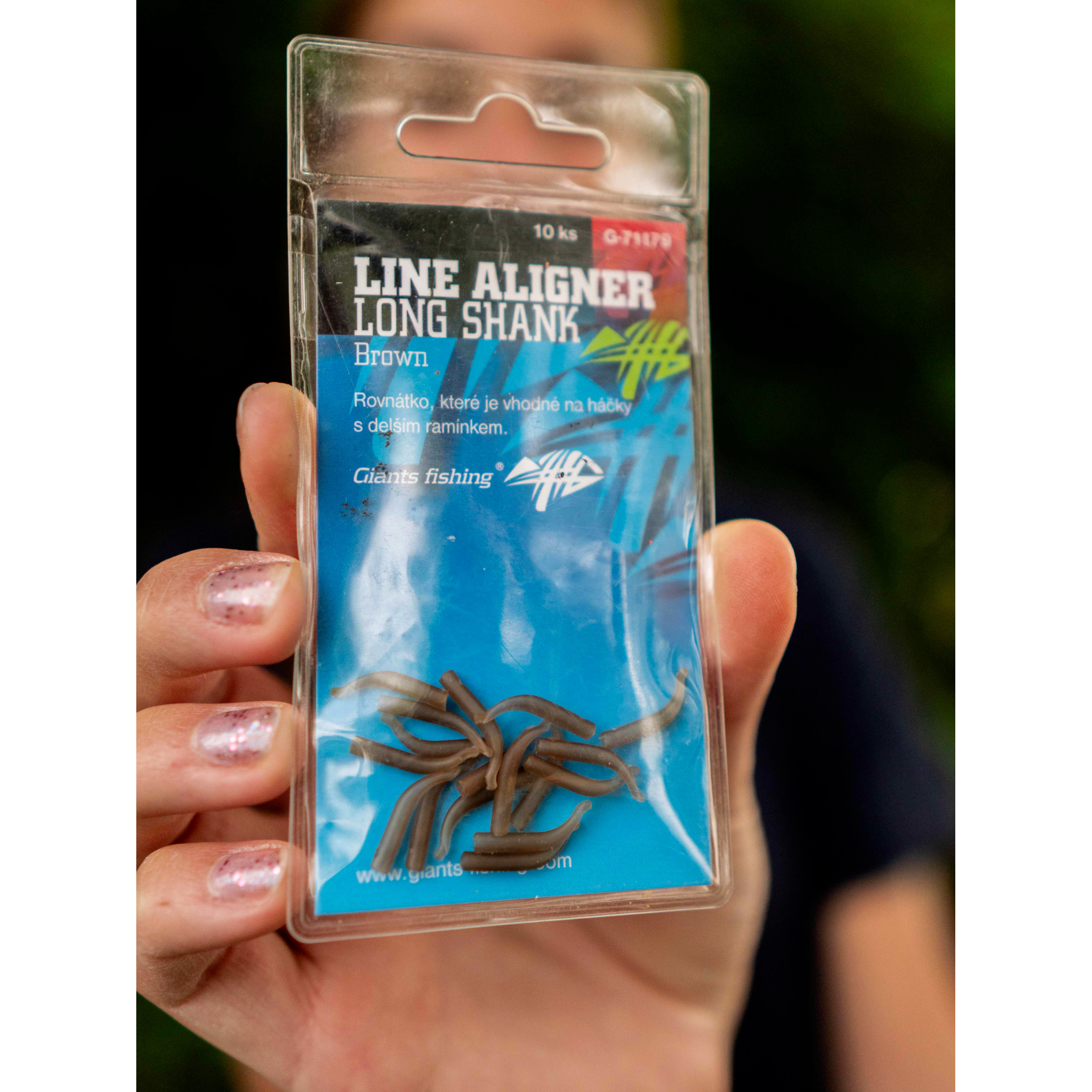 Giants fishing Rovnátka na háček Line Aligner Long Shank Large Brown (Hook 2-6) 10ks