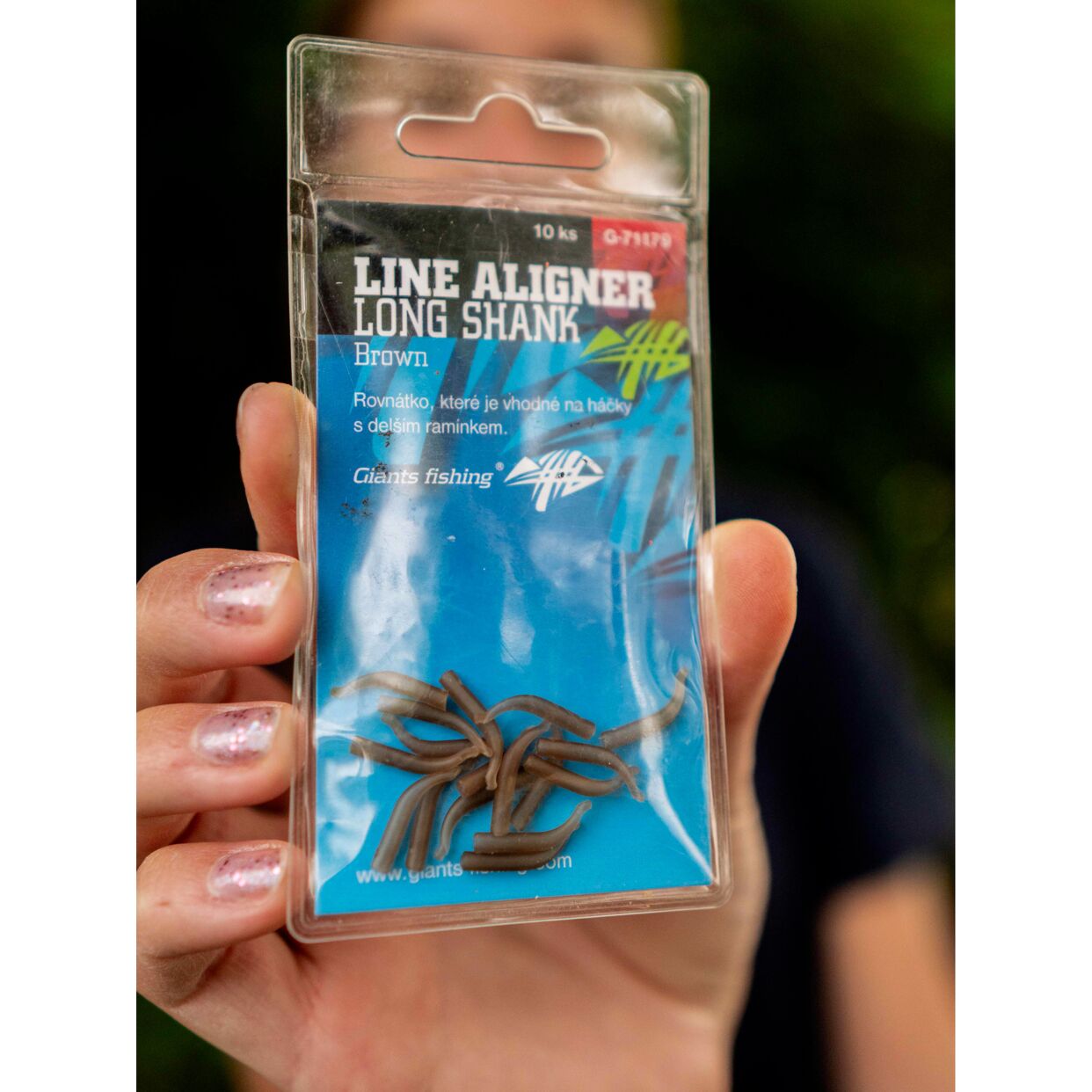 GIANTS FISHING Rovnátka na háček Line Aligner Long Shank Large Brown Hook 2-6 10ks