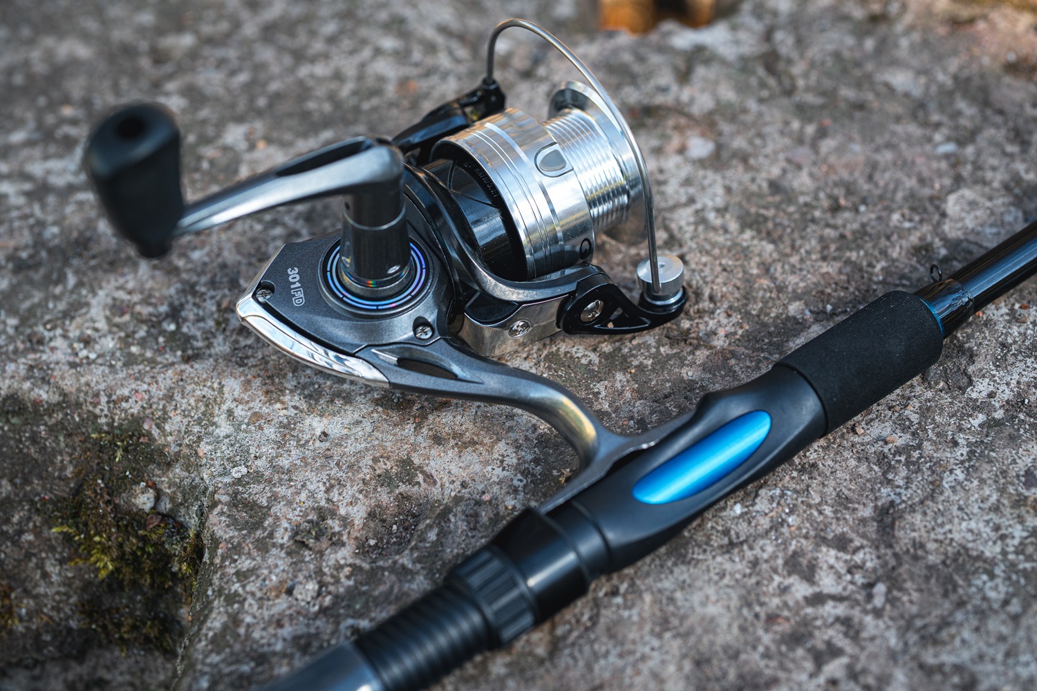 Garbolino prut Proxima JetSpin M 2,40m, 10-30g + naviják Strike 301 FD