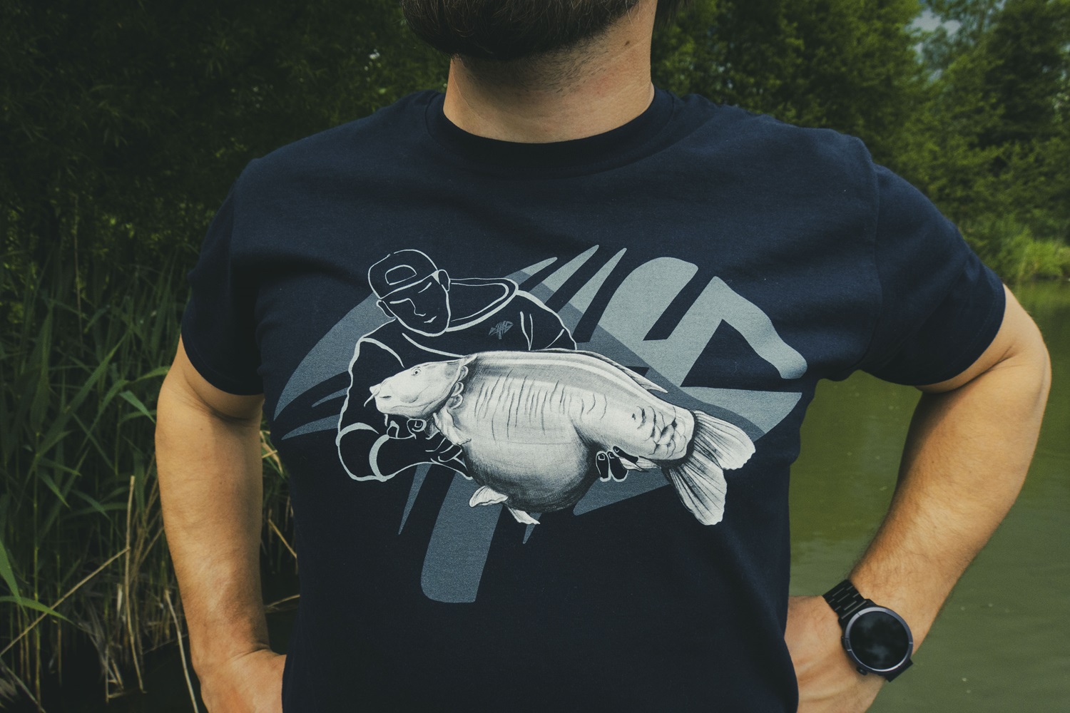 Giants fishing Tričko pánské modré Rybář s kaprem